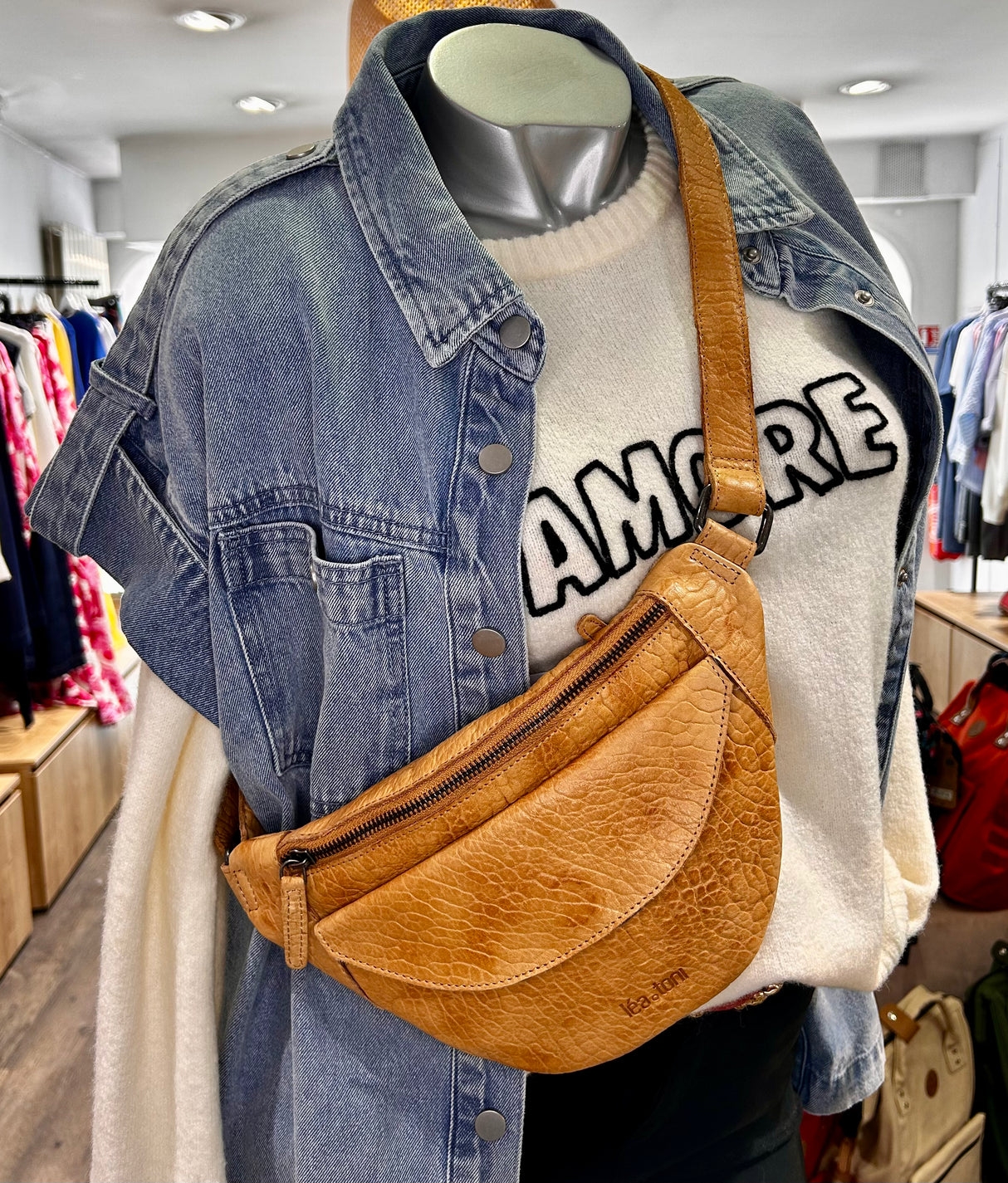 Banane Joan Cuir Grainé - Léa Toni