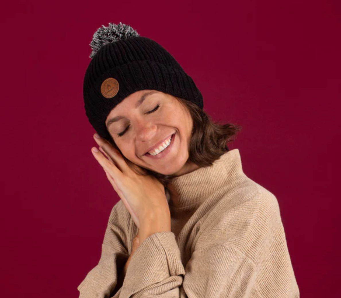 Bonnet Amaretto + 3 Pompons Rose ou Noir - Cabaïa